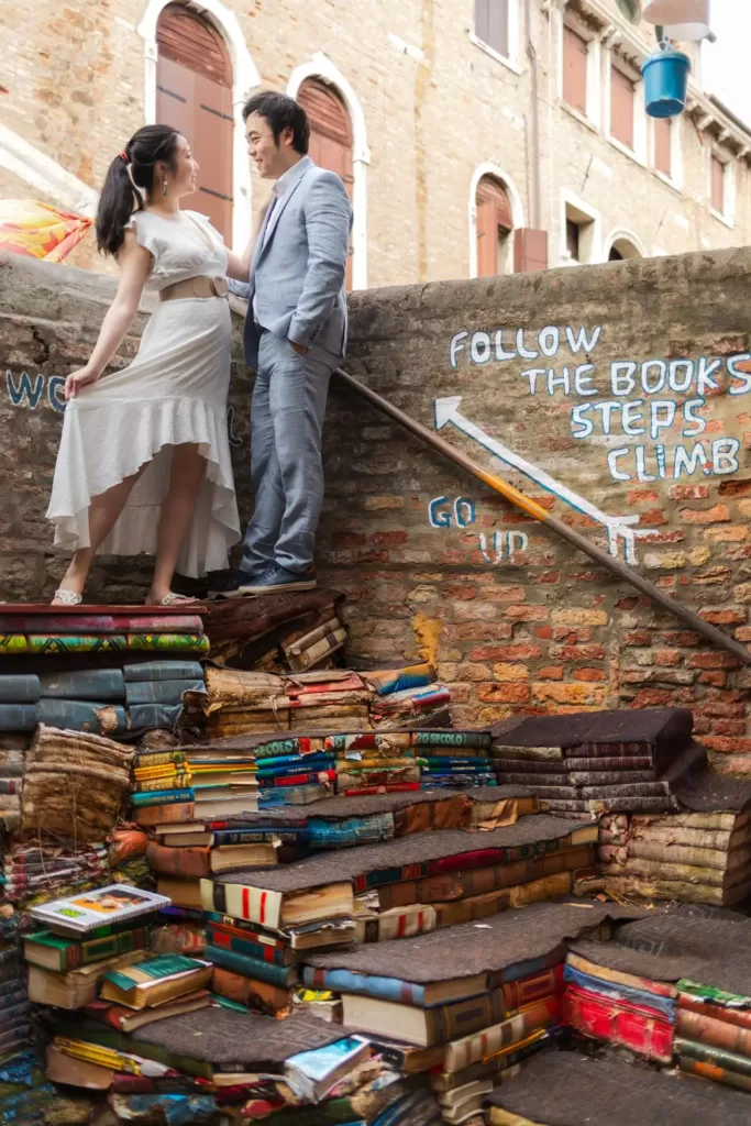 bookstair-acqua-alta-bookshop-venice-italy